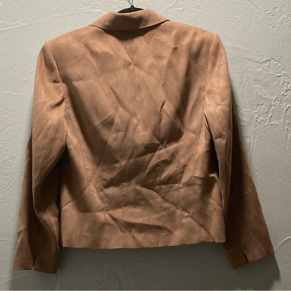 Talbots
12P
Camel Jacket
Feels like suede
Shoulder pads - Picture 4 of 6